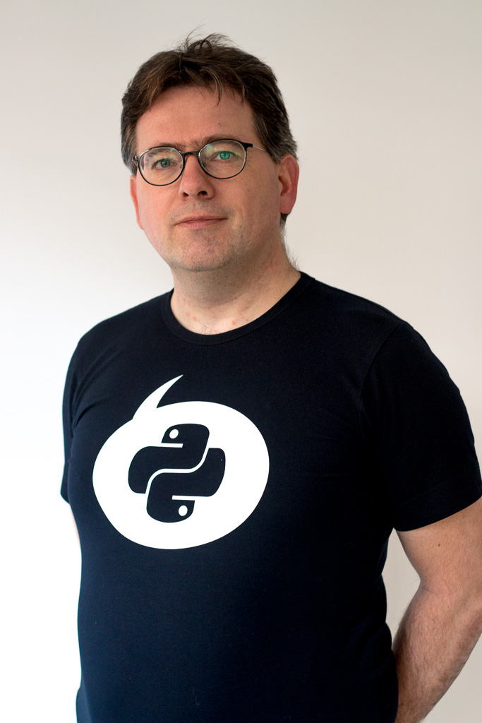 Reinout van Rees (with 'I speak python' shirt)